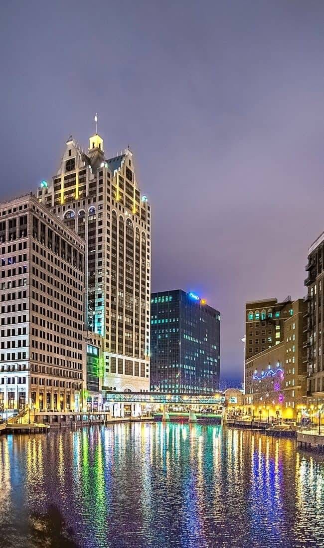 milwaukee wisconsin city and street scenes