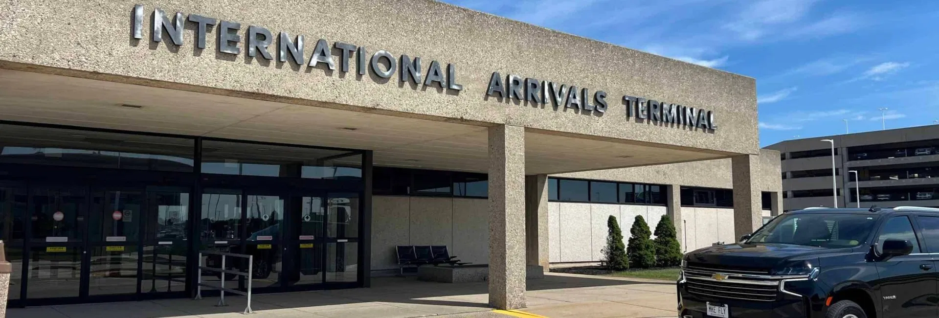 limo at milwaukee airport international arrivals terminal